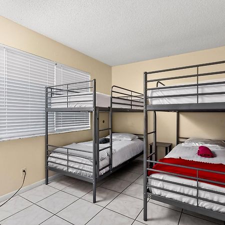 Crocodhouse Early Check In Eight Years Hosting Hostel Fort Lauderdale Exterior photo