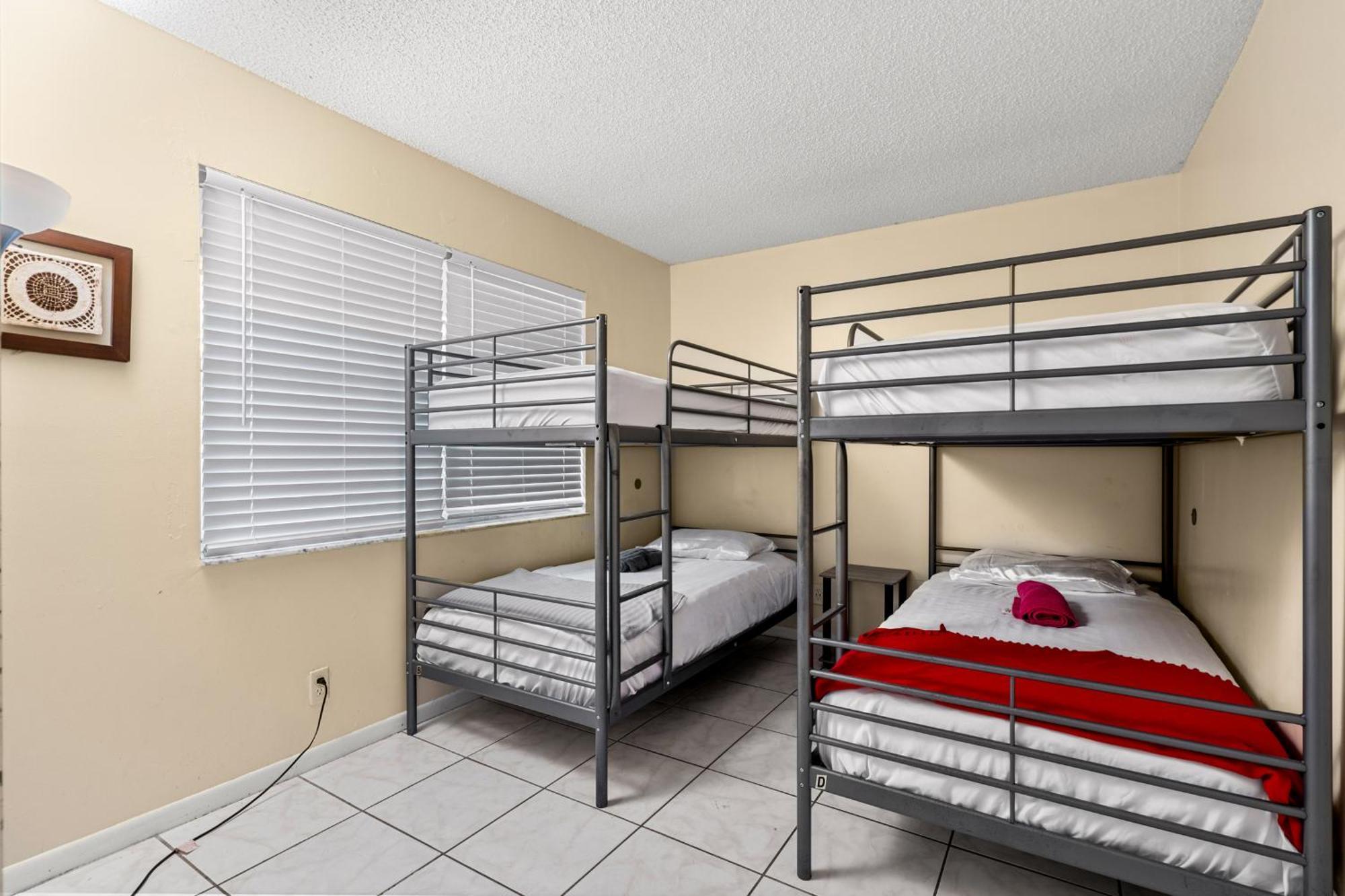 Crocodhouse Early Check In Eight Years Hosting Hostel Fort Lauderdale Exterior photo