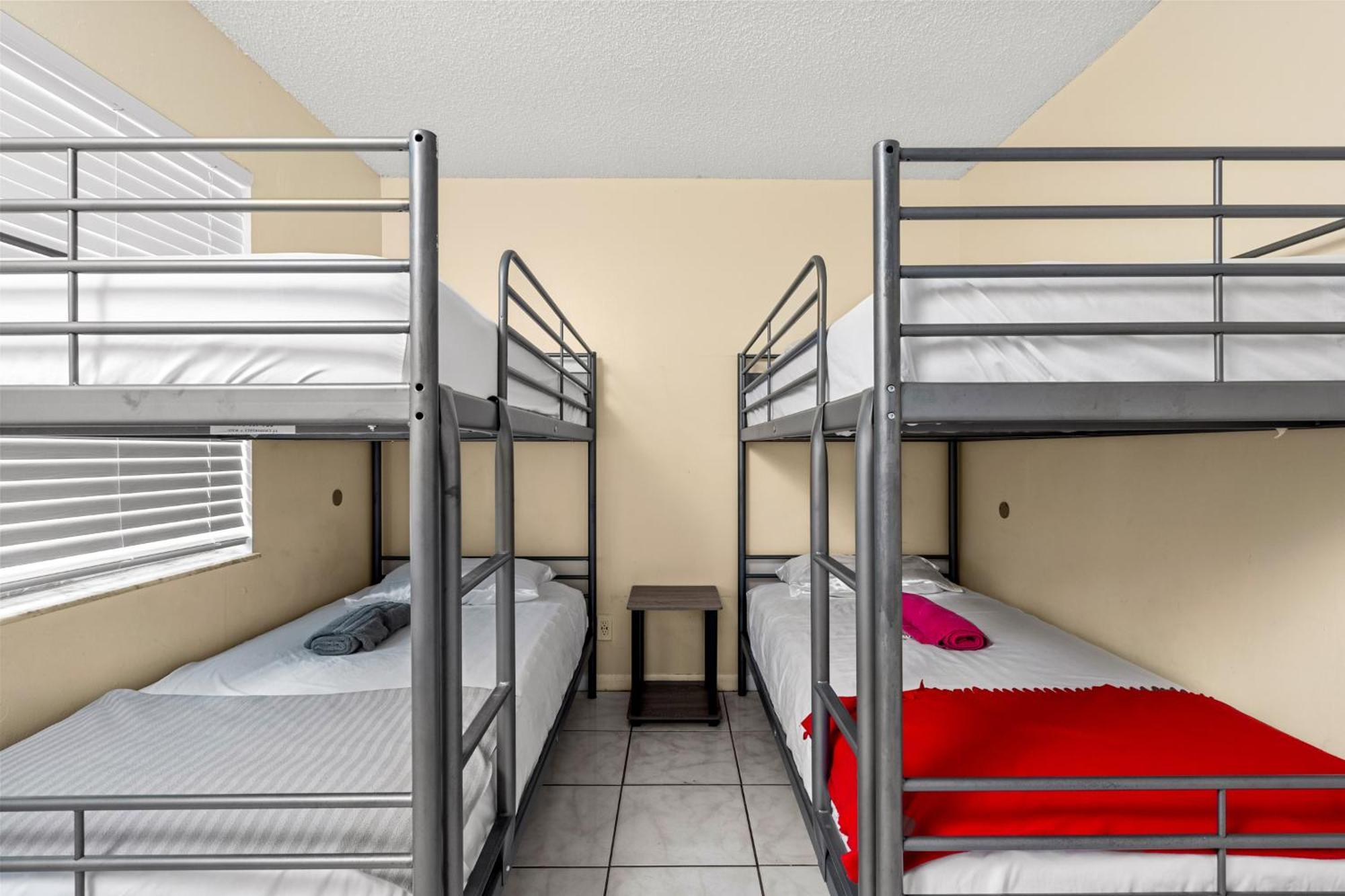 Crocodhouse Early Check In Eight Years Hosting Hostel Fort Lauderdale Exterior photo